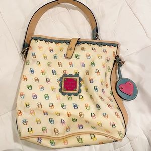 dooney & bourke | cream logo leather shoulder bag